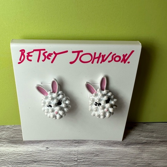 Betsey Johnson Fluffy Bunny post earrings NWT - Picture 5 of 8
